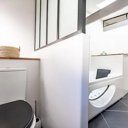Maison Familiale A La Noue Avec Cour Privative - Fr-1-835-16 *