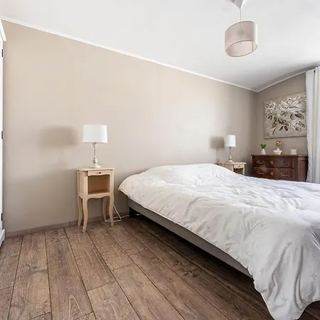 Maison Familiale A La Noue Avec Cour Privative - Fr-1-835-16 *